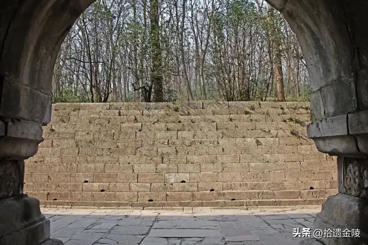 葬在北京中轴线上的帝王,南京最后一位皇帝