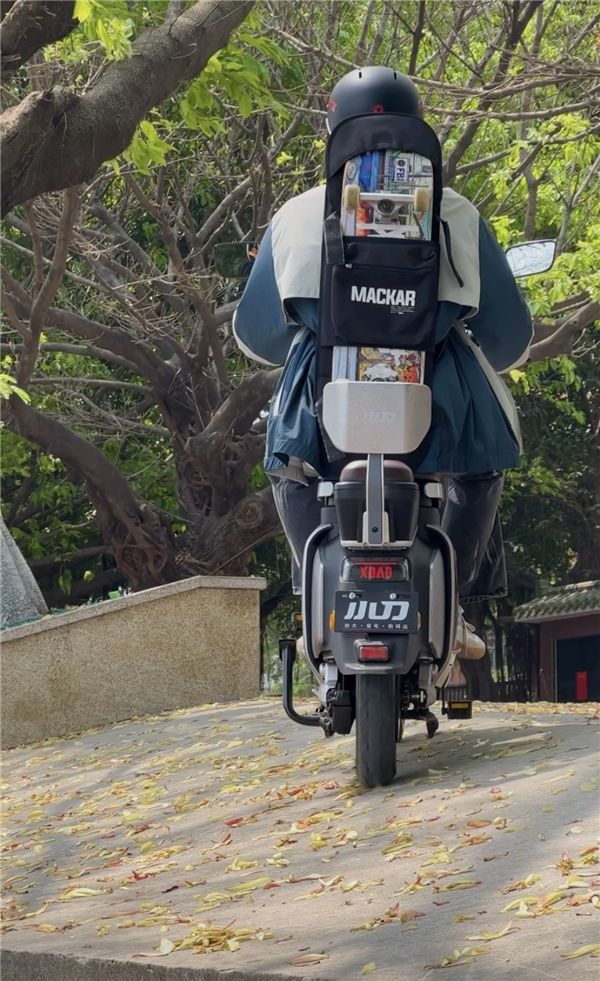 顶尖技术+绝美颜值，试骑小刀航天动力系朋克，骑上秒变酷boy！