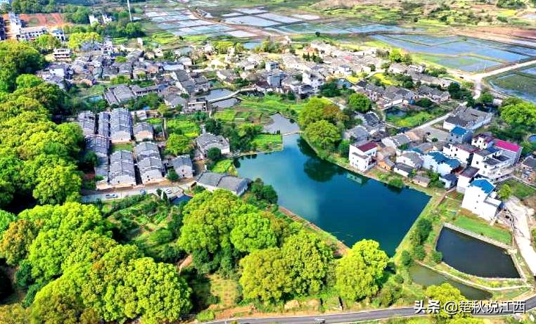 一个极具历史文化底蕴的古村,这个古村风景一绝