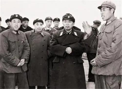 营长岳振华道：打下美军的U-2侦察机，主席特意批准一架升一级