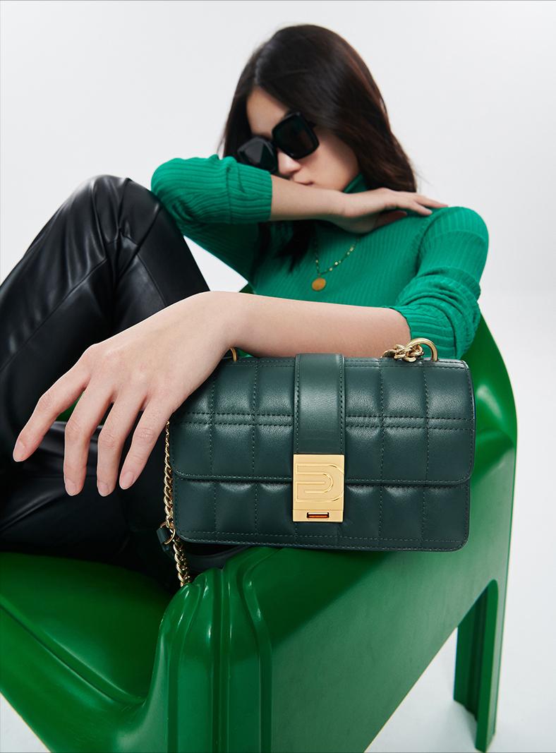 40到50岁女人适合背什么包包,40岁女性背什么牌子的包包