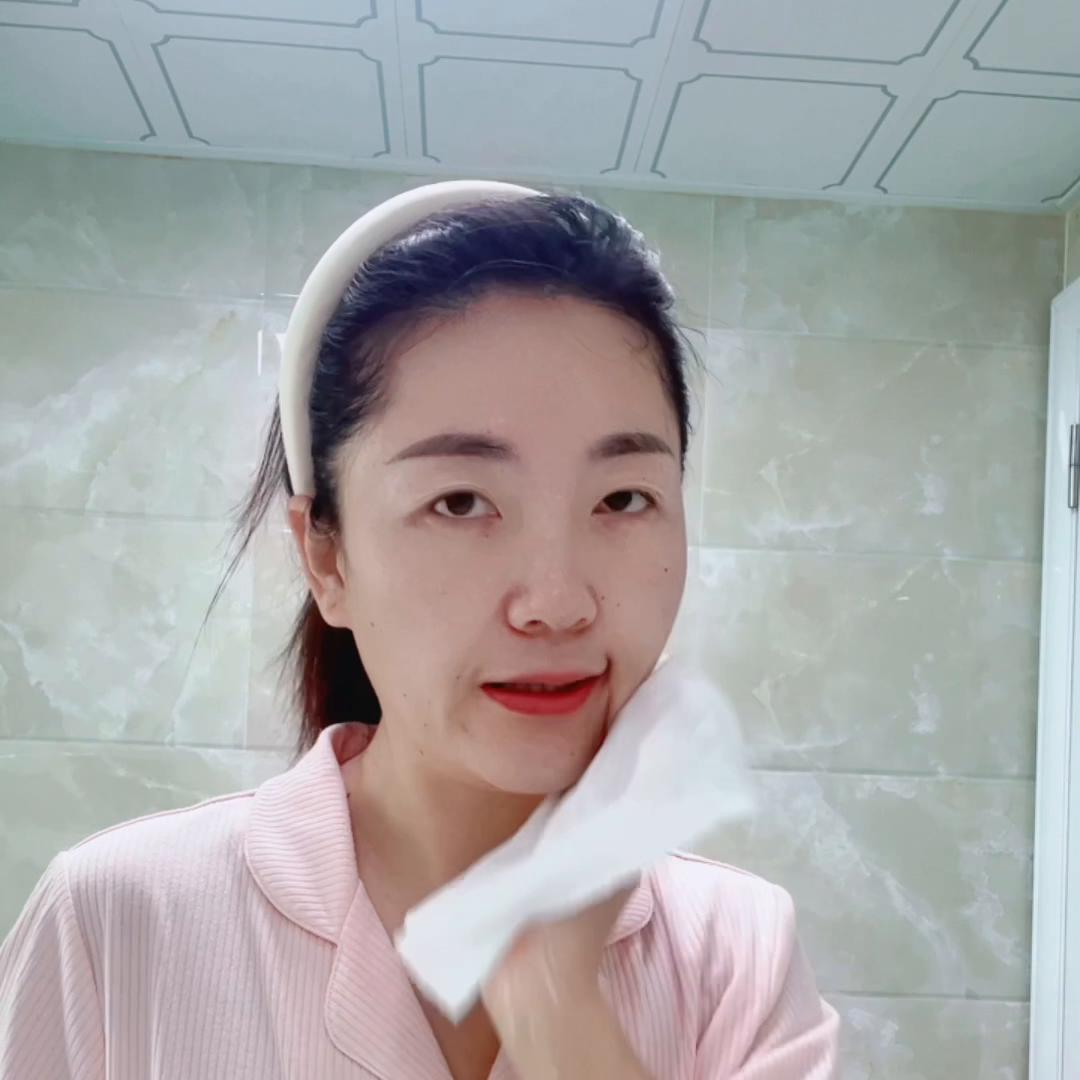 每天用精油刮脸可以祛斑,每天精油刮脸100下