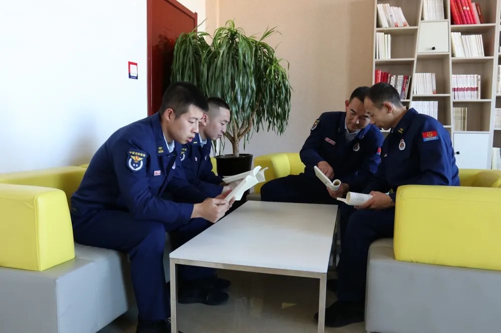 凝心聚力绘蓝图建言献策谱新篇,凝心聚力绘蓝图砥砺前进开新局