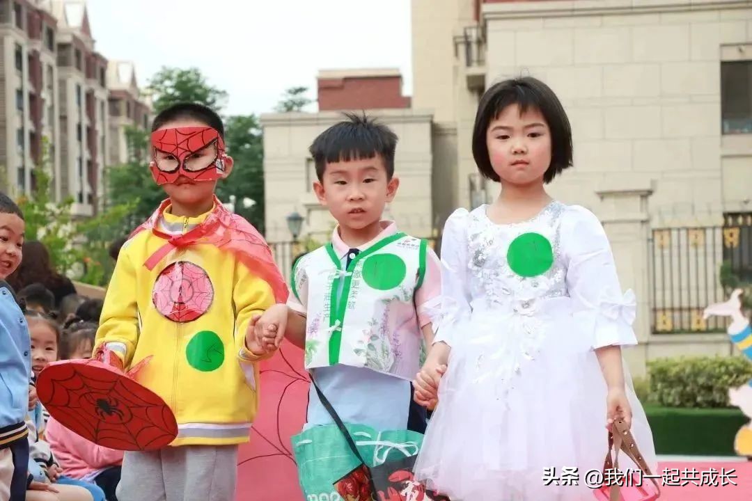 六一环保时装秀视频,幼儿园六一儿童节环保时装秀