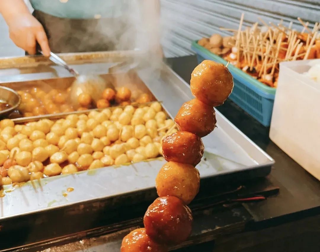 想食Law霸手上个件蛋挞-香港深水埗美食