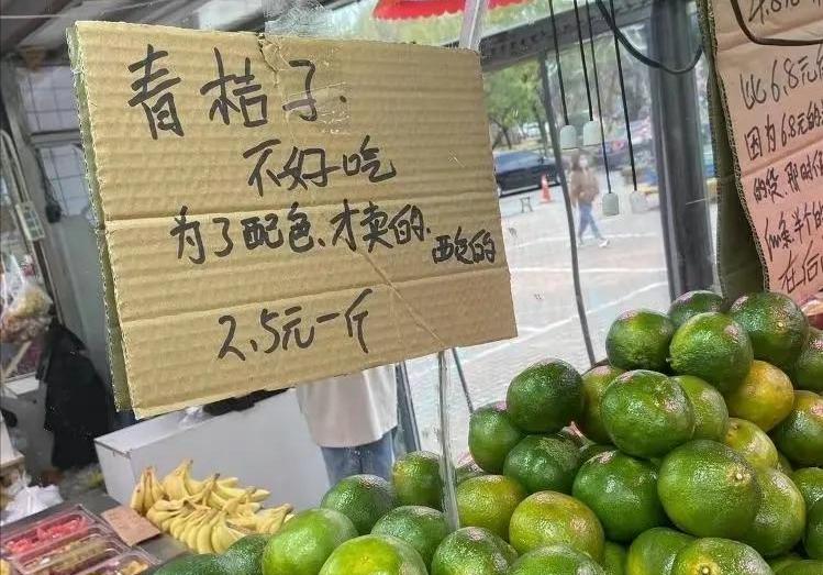 日进千元的水果店，靠的就是这些牛批纸箱做的碎碎念“智慧标签”