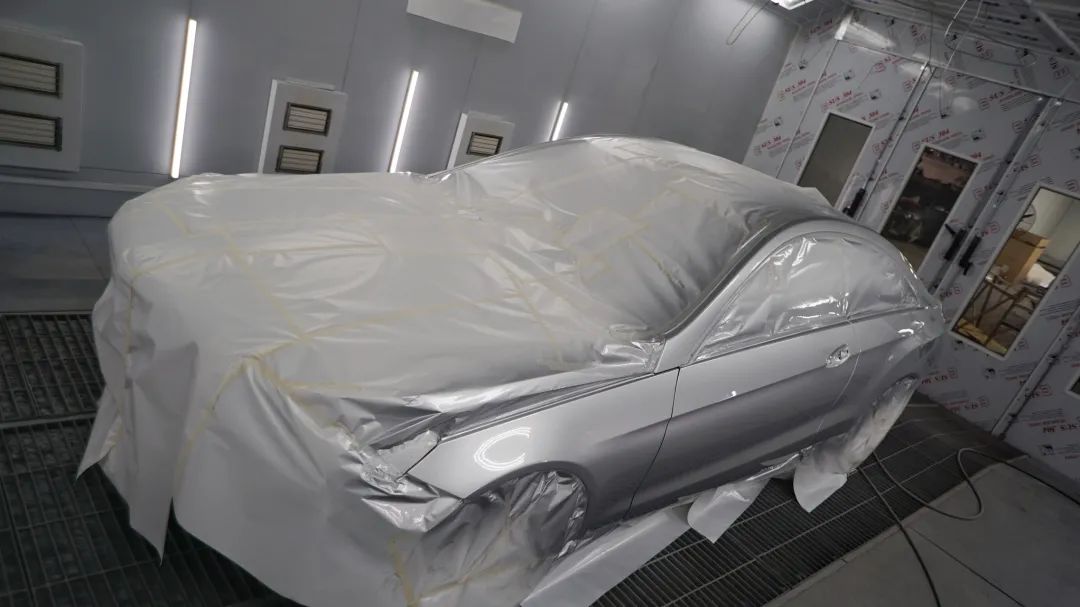 搞了辆“破烂不堪”的老款轿跑，进厂重造大翻新，满血复活变新车