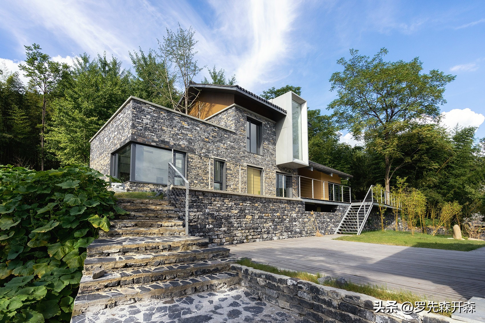 残破倒塌的石房与土屋的改造新生，杭州——让建筑空间与自然对话