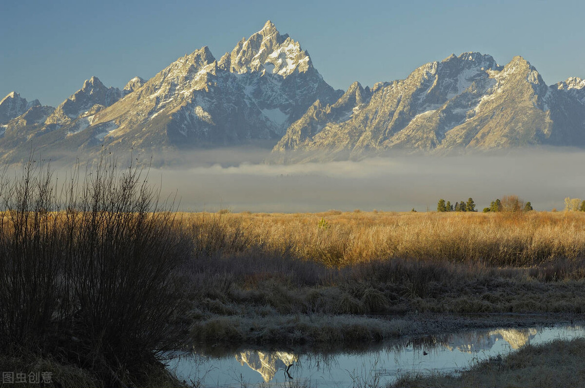 老人埋100万藏宝箱,老人发现山洞大量宝物