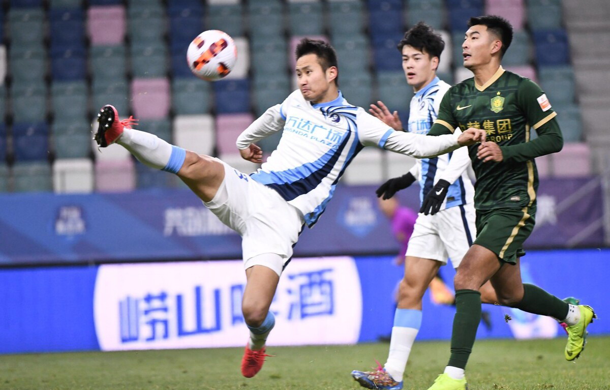 上港大连人赛后谢晖,中超大连人5-1深圳队谢晖赛后