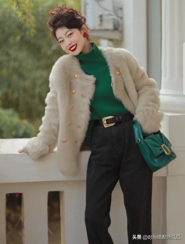 穿皮草显高贵,连帽皮草搭配什么穿好看