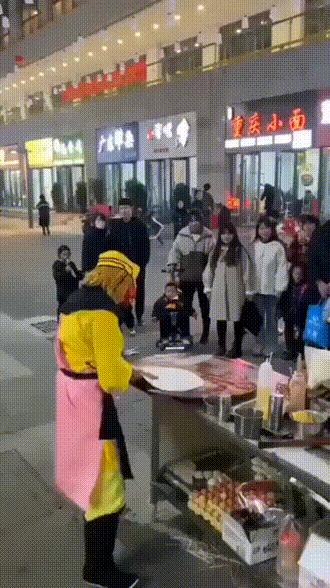 现在女大学生太开放,这么隐私的东西露在外面,男人看了都脸红了