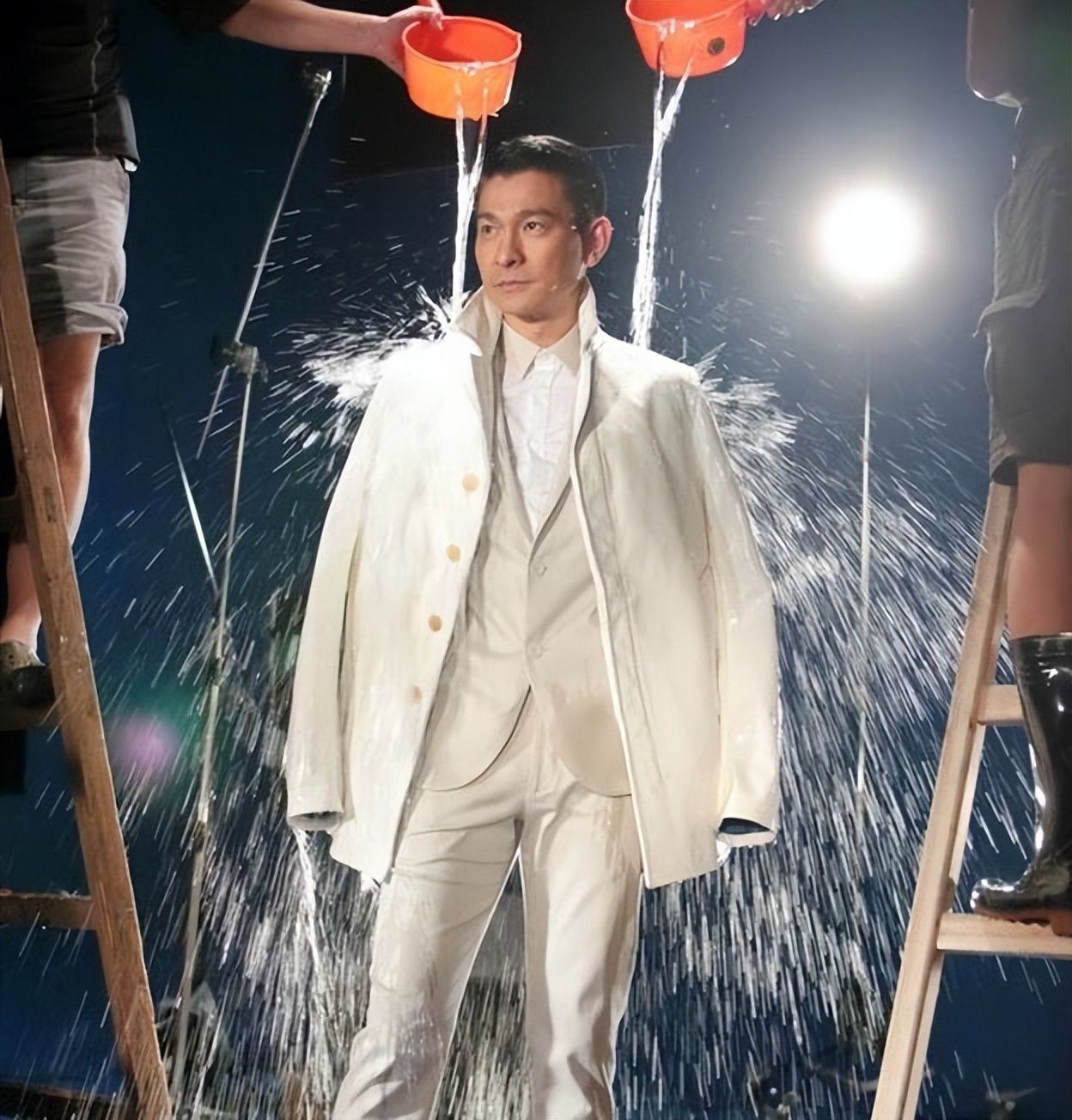 华晨宇刘德华开演唱会，刘德华用实际行动诠释谁是华语乐坛之神