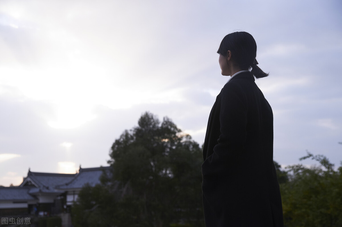 狮子座很在意女生的表现是什么样,狮子座在意一个人的时候