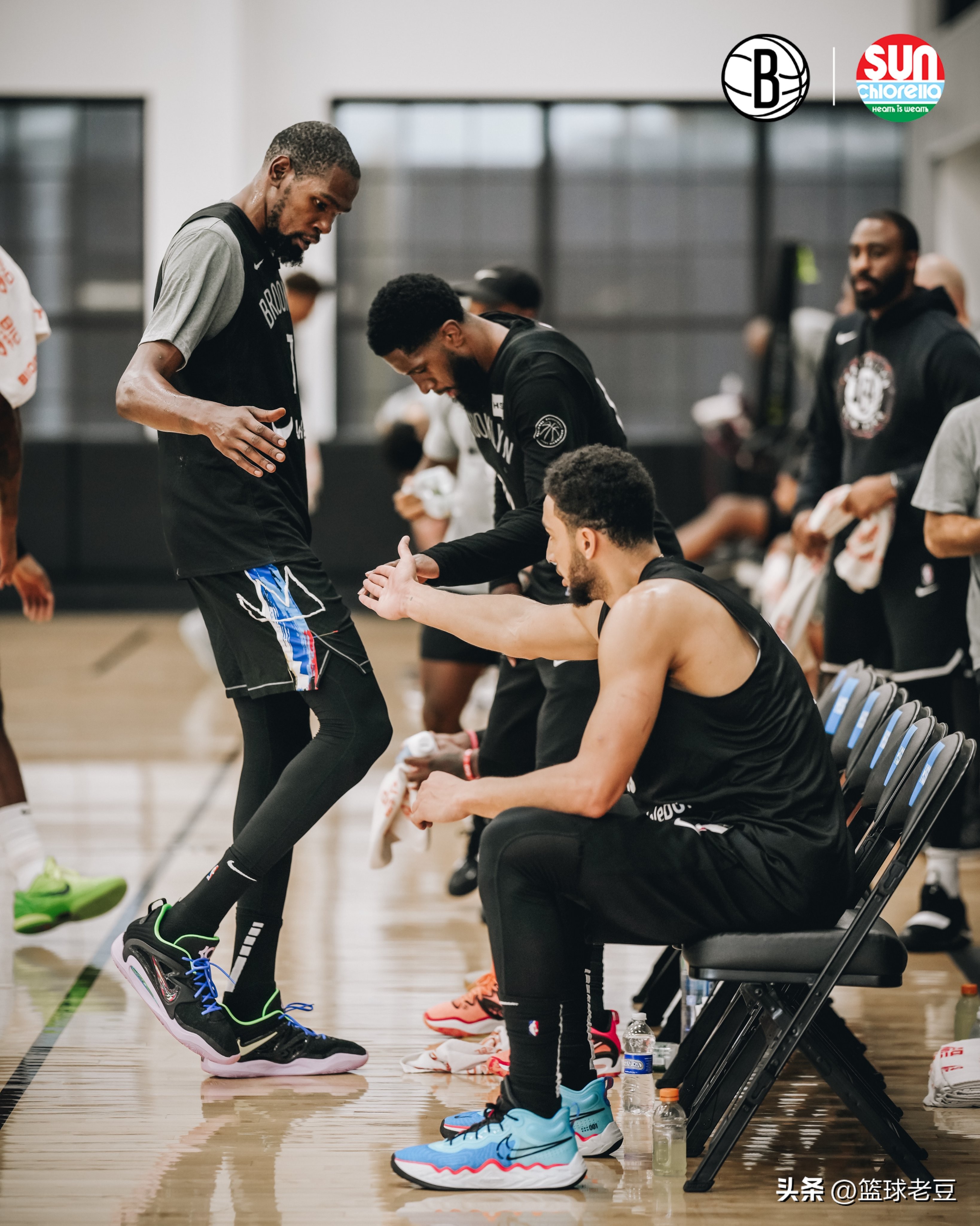 篮网的新篮球运动避免频繁的一对一比赛，而是“传球、导球”