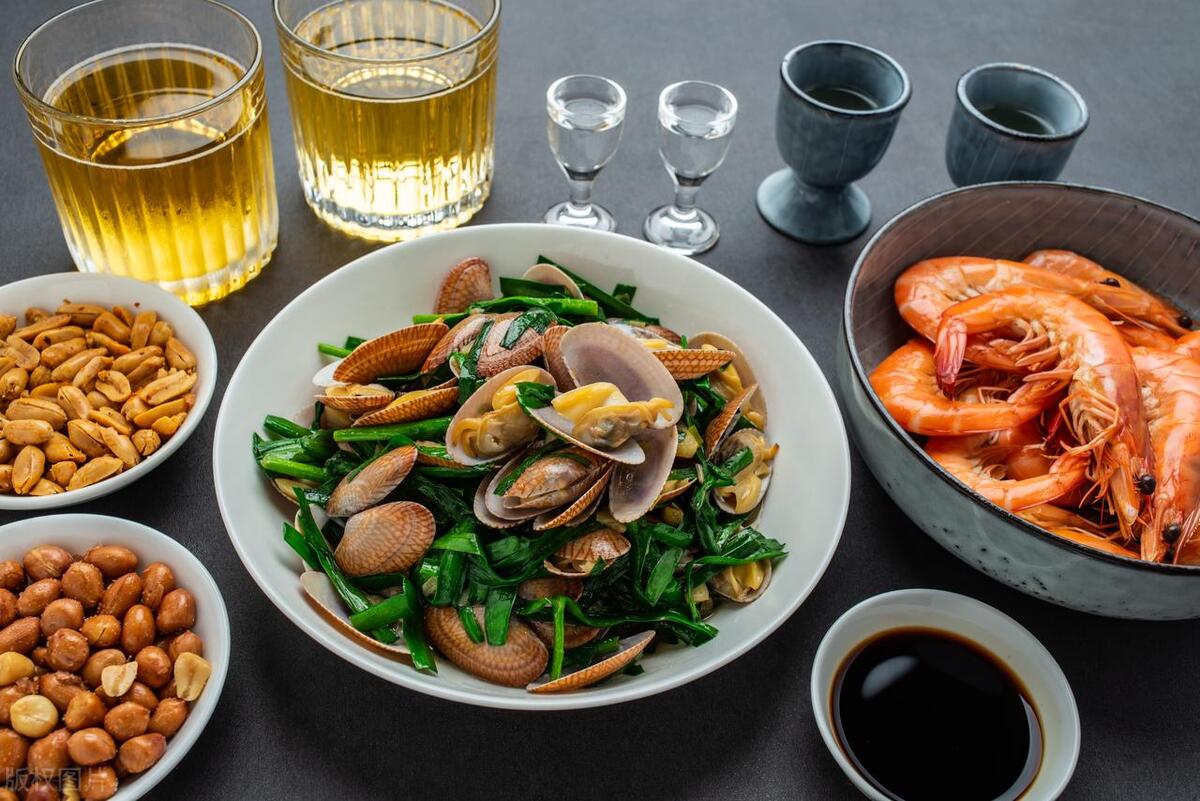 退休了不找老伴才过上幸福生活,60岁女人有退休工资要不要找老伴