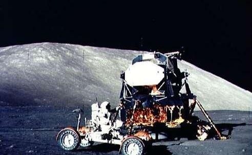 到过月球的人都是谁？为何从月球回望地球，宇航员都会害怕