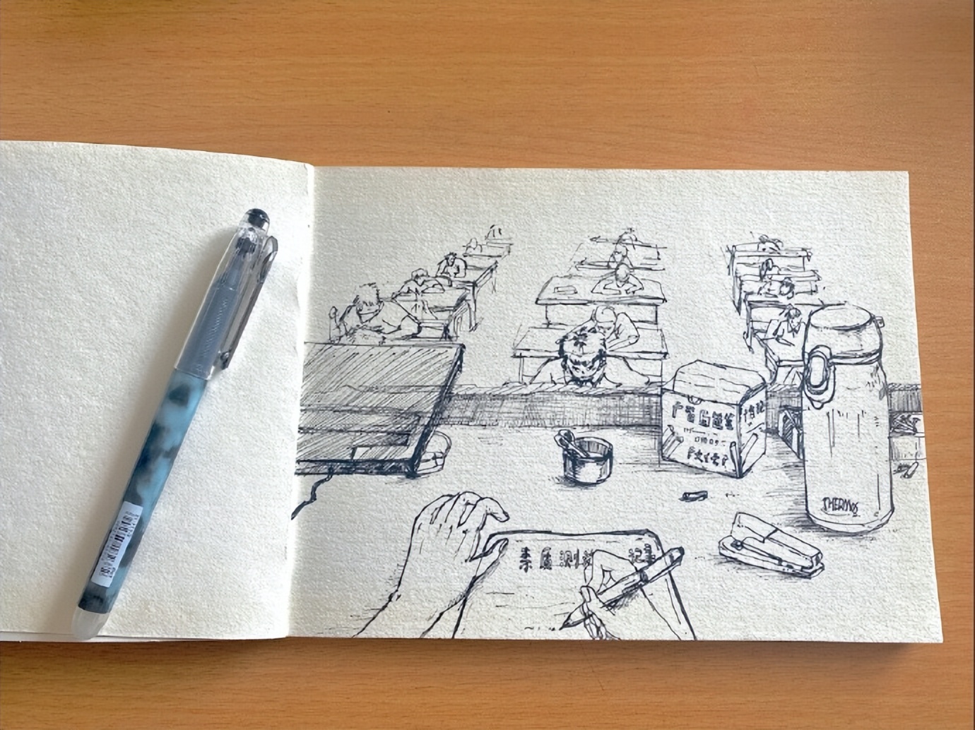 当监考老师无聊写卷子,当学生考试时监考老师在干嘛