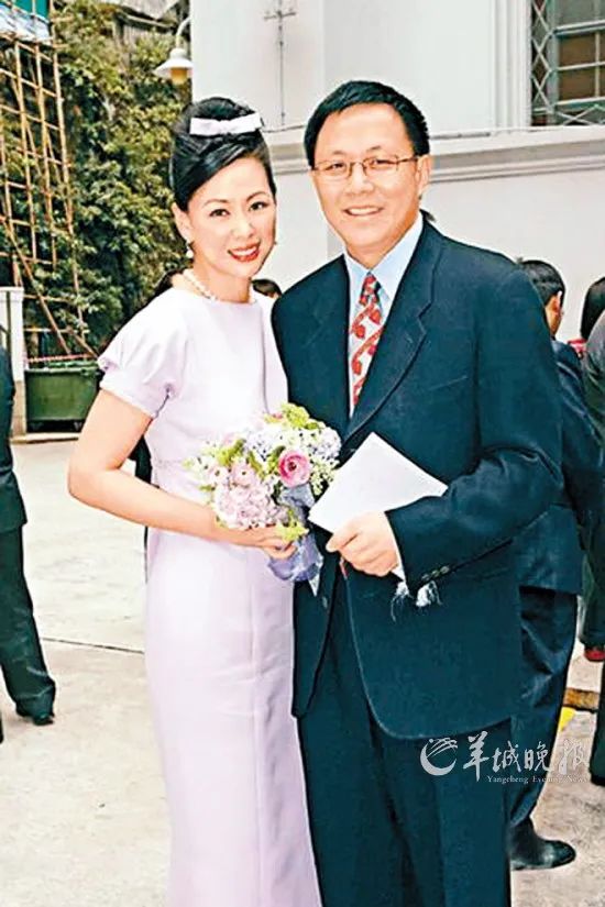 恋人妻、追青霞、混黑道、建豪宅，“武侠片之父”的江湖往事……