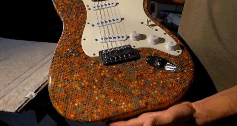 有多少老外买铁锹回家是为了当吉他弹？