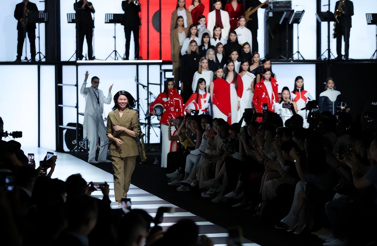 中国丑模吕燕自信,中国最丑的女模吕燕