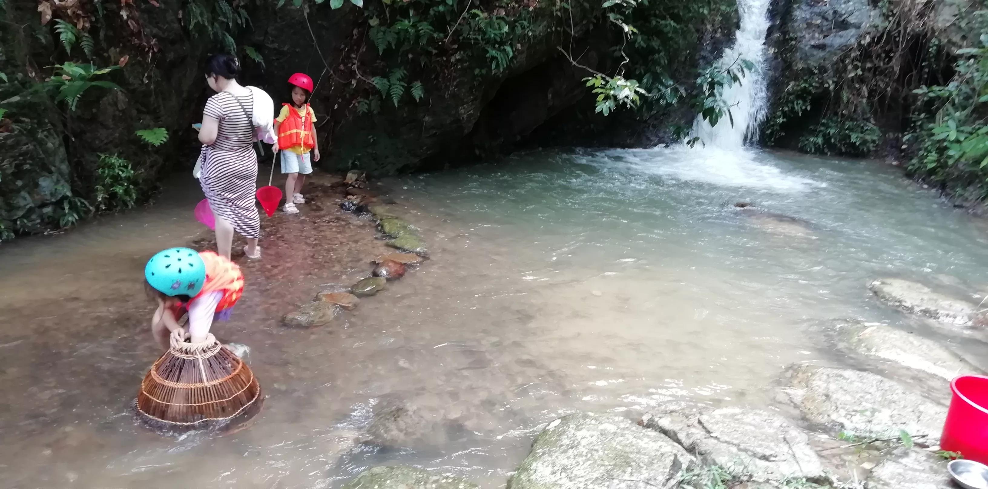 溯溪攀爬,溯溪徒步露营