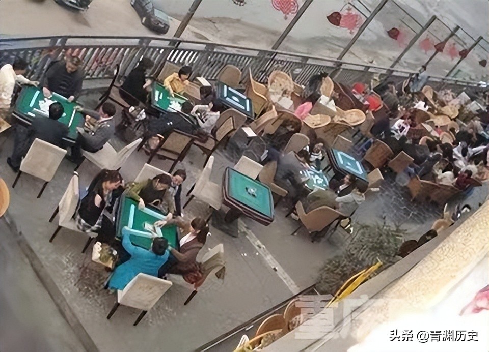 男子打麻将上瘾,小伙打牌上瘾