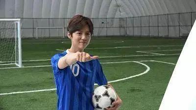 鹿晗关晓彤看足球,鹿晗解说欧洲杯关晓彤