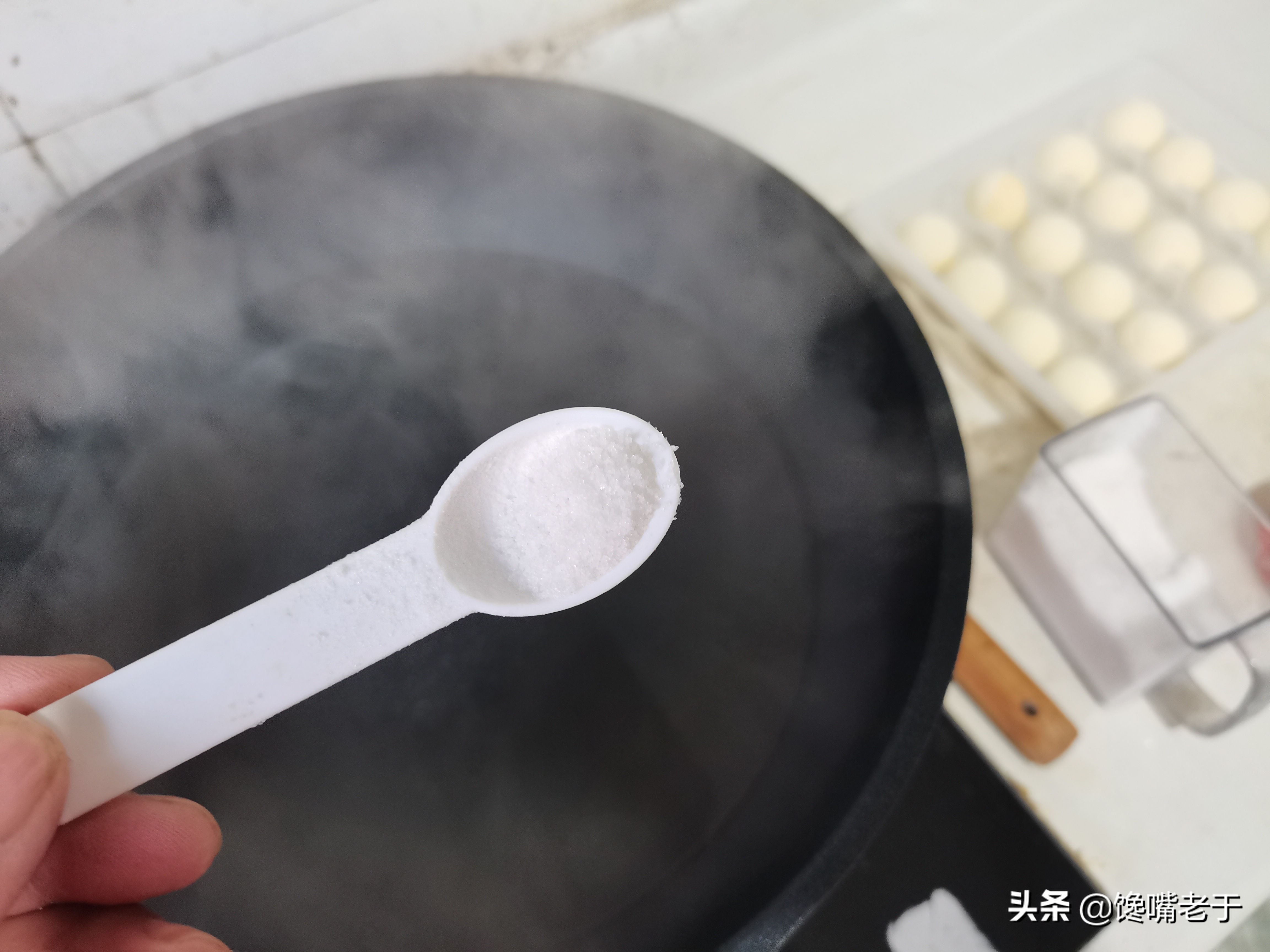 煮汤圆是冷水下锅还是用热水下锅,煮汤圆要放糖吗正确做法