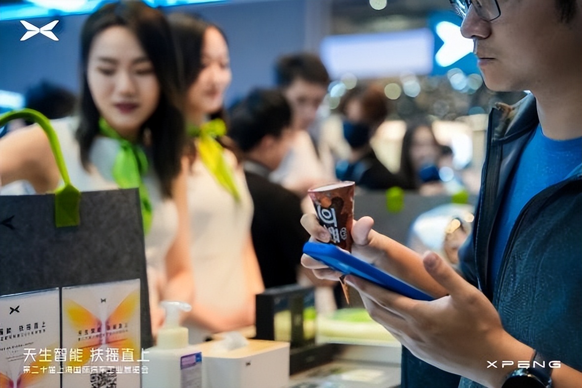 因为两个冰淇淋损失200亿视频,宝马冰淇淋事件原视频女主