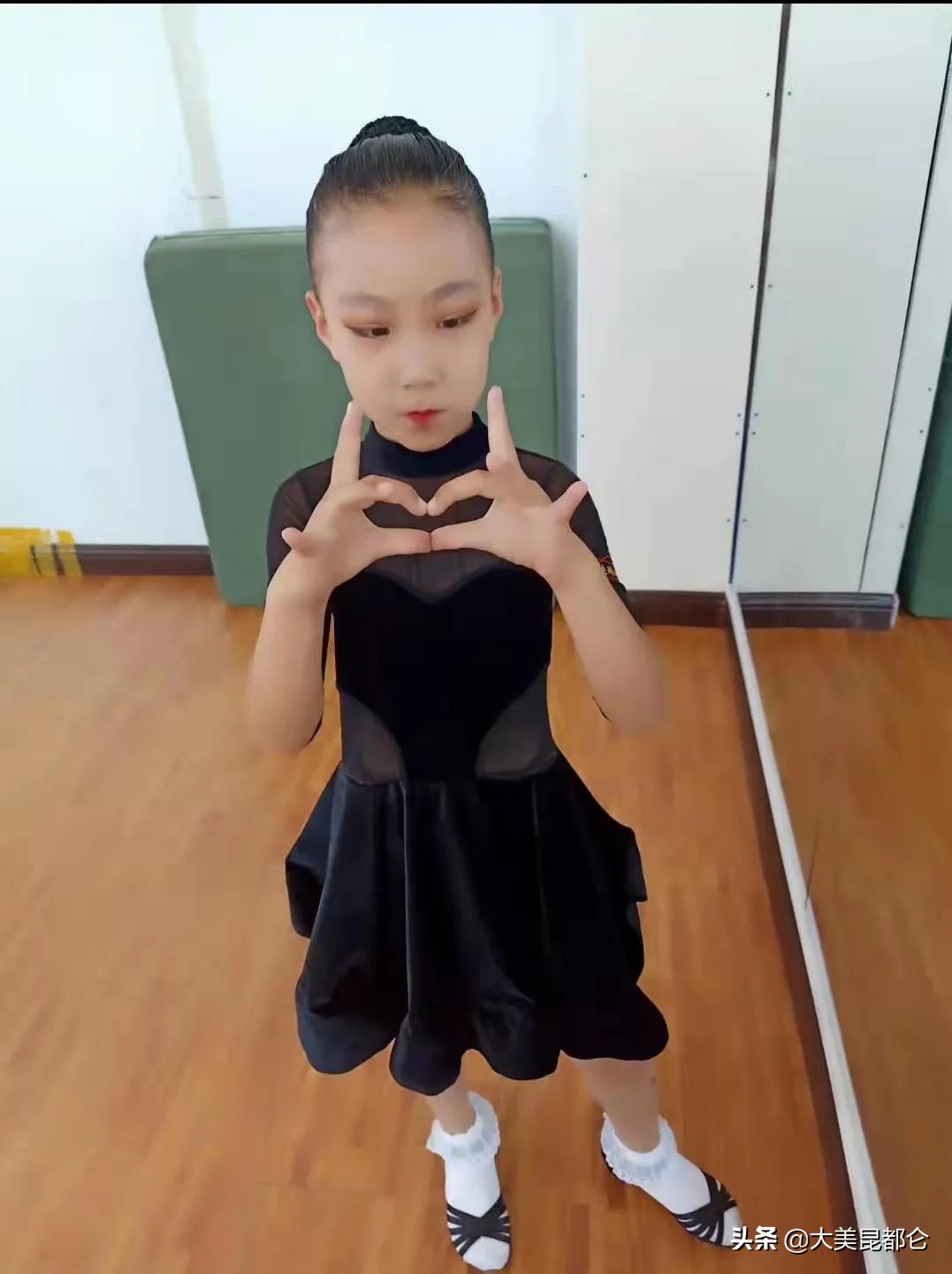 鏄嗛兘浠戝尯鏂版椂浠ｅソ灏戝勾,蹇潵鐪嬬湅鏄皝瀹剁殑濞冨▋