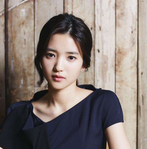 韩国女星申世京,金泰梨金敏喜绝美镜头