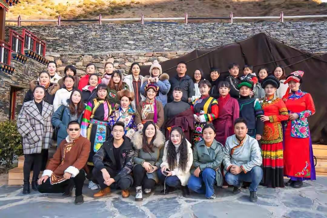 四川女孩嫁藏族小伙放弃百万年薪,四川女孩嫁甘肃农村视频