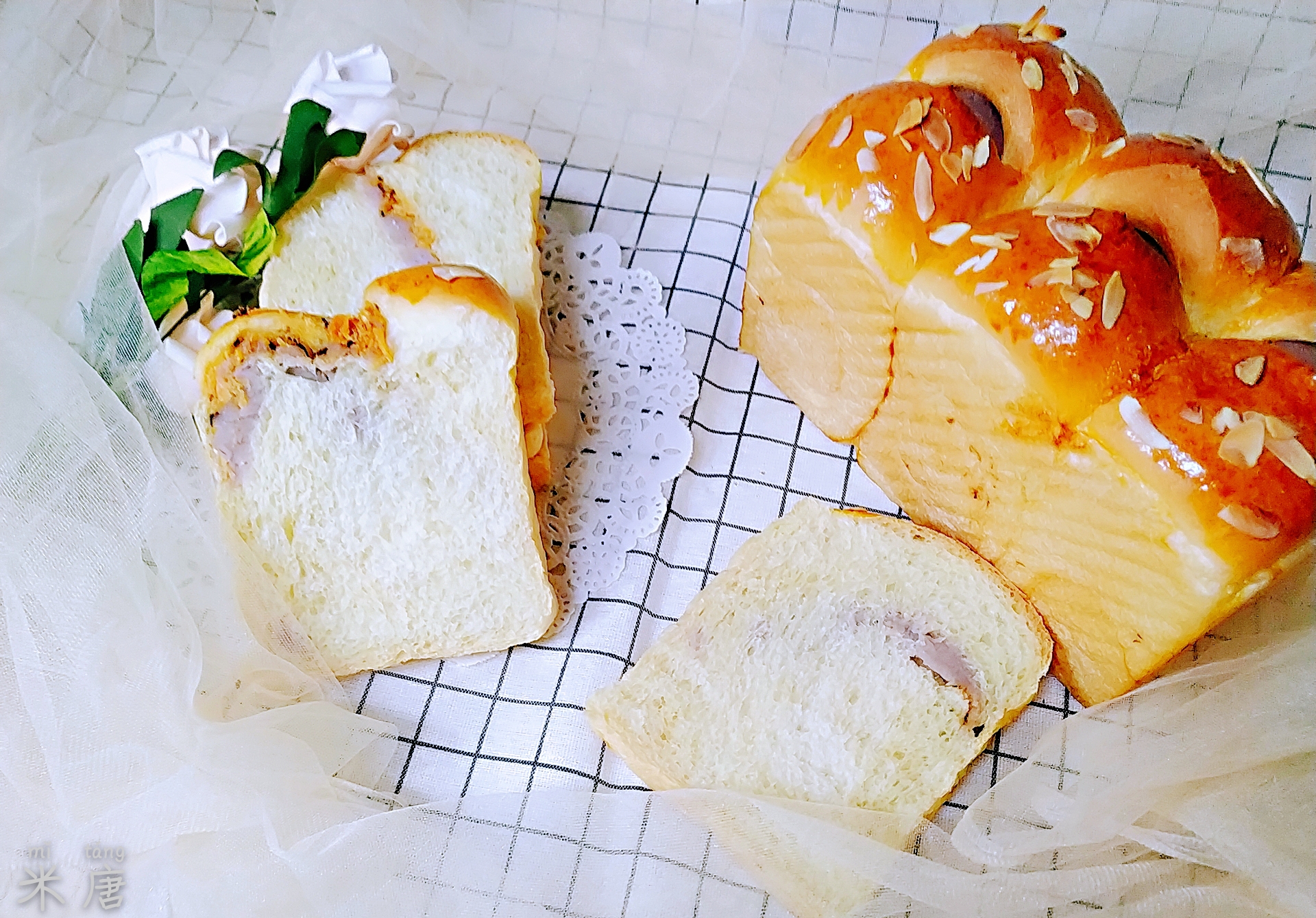 米唐麻麻玩转面团：#吐司日记#芋泥肉松吐司