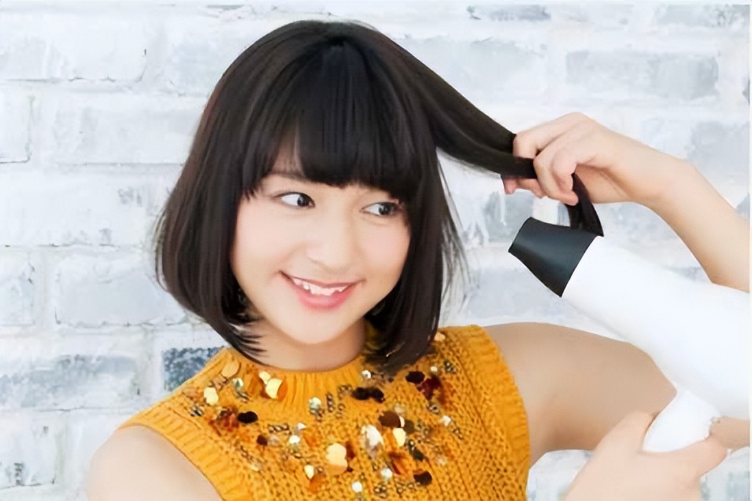 睡觉怎么防止头发翘起来,短发怎么睡觉不变形