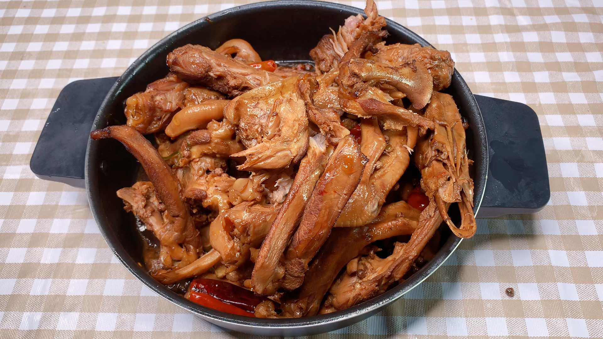 周黑鸭口味麻辣鸭货家庭制作方法,周黑鸭麻辣卤小龙虾汤底怎么熬制