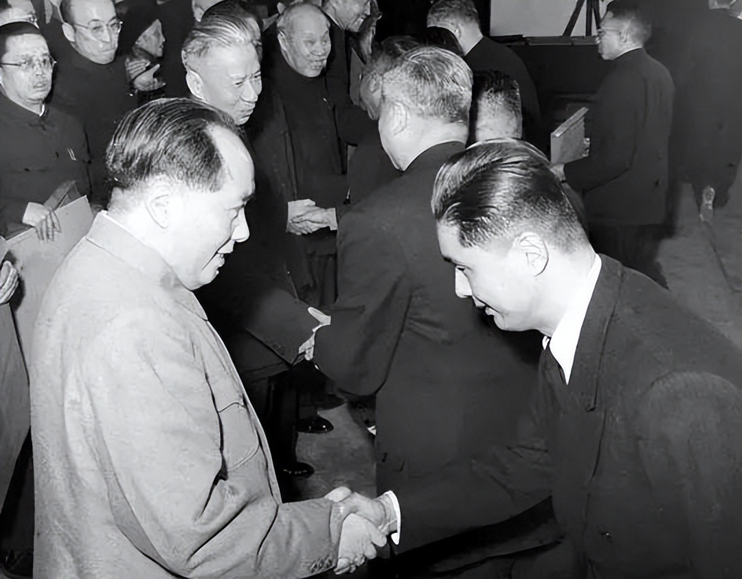 上海解放后，陈毅是如何整治黑道和*院妓**的？连蒋介石都夸他太厉害