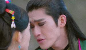 禁忌慾望：深夜影院里的诱惑镜头