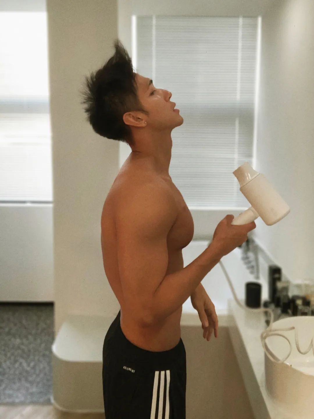 小麦色体育生腹肌,小麦色的肌肉