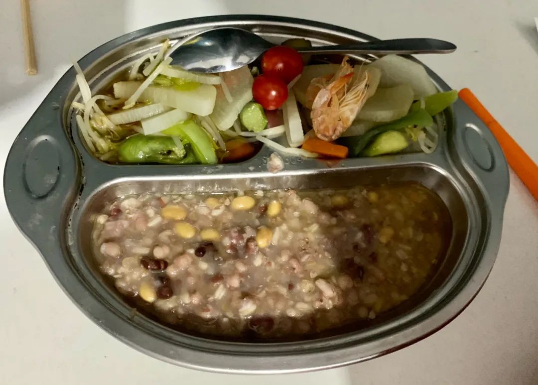 被食欲诅咒的孩子们:永远吃不饱,一直到死