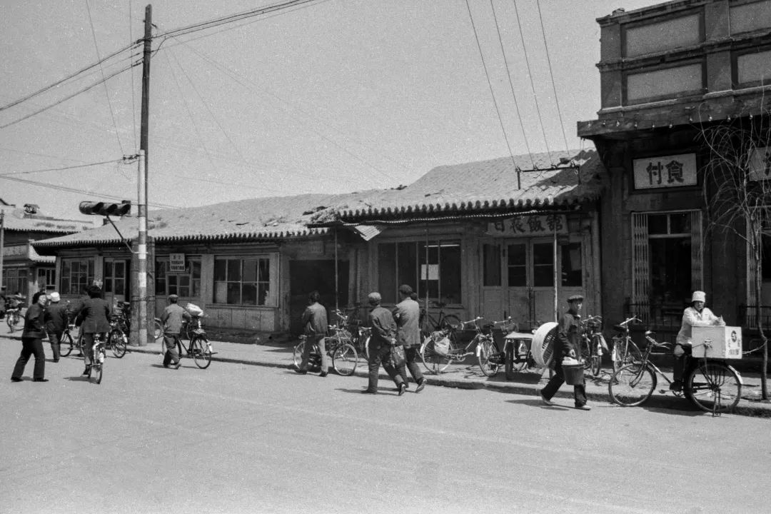 三十年前丝绸缎被面价格,老缎子被面值钱吗