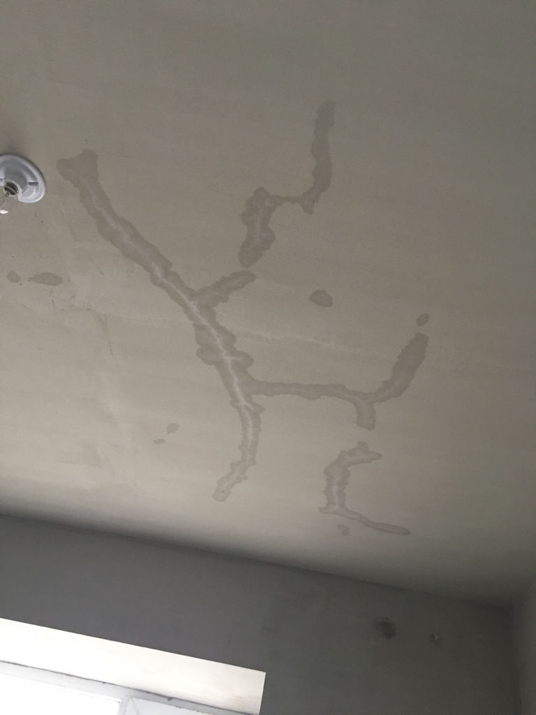 楼顶裂缝漏水怎么办,楼顶大面积裂缝漏水怎么处理