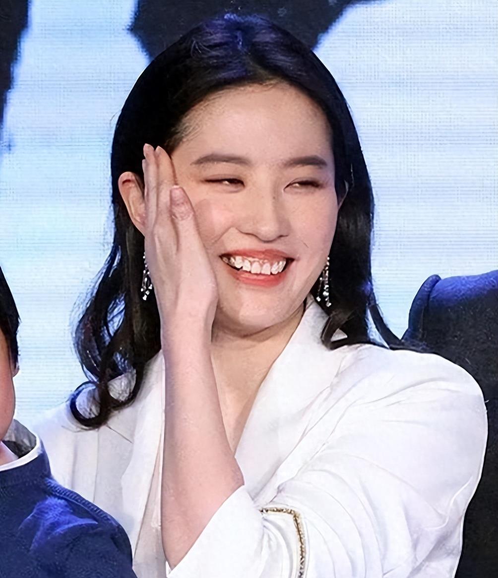 什么叫一张嘴毁了脸蛋,金晨和袁姗姗谁漂亮