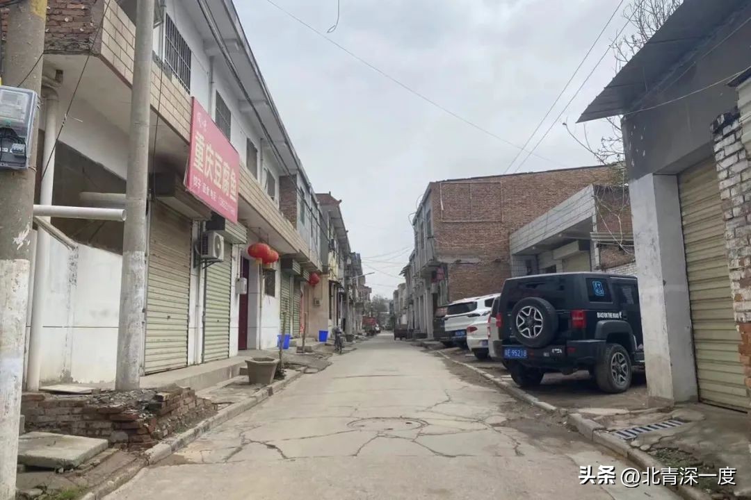 男孩被父母遗弃,男孩被妈妈遗弃多年后回来报仇