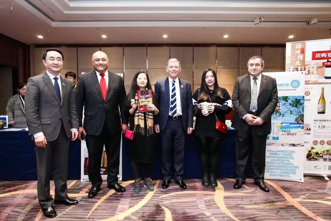 英国苏格兰和中国时差是多少小时,我们与美国时差多少