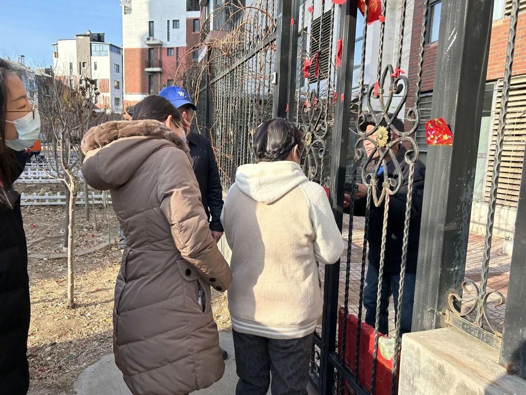 社区平安志愿者夜间巡逻,社区新时代文明实践站志愿服务队