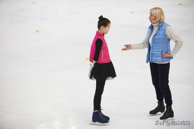 一生必读的经典书名人推荐,名人情感故事书单大全