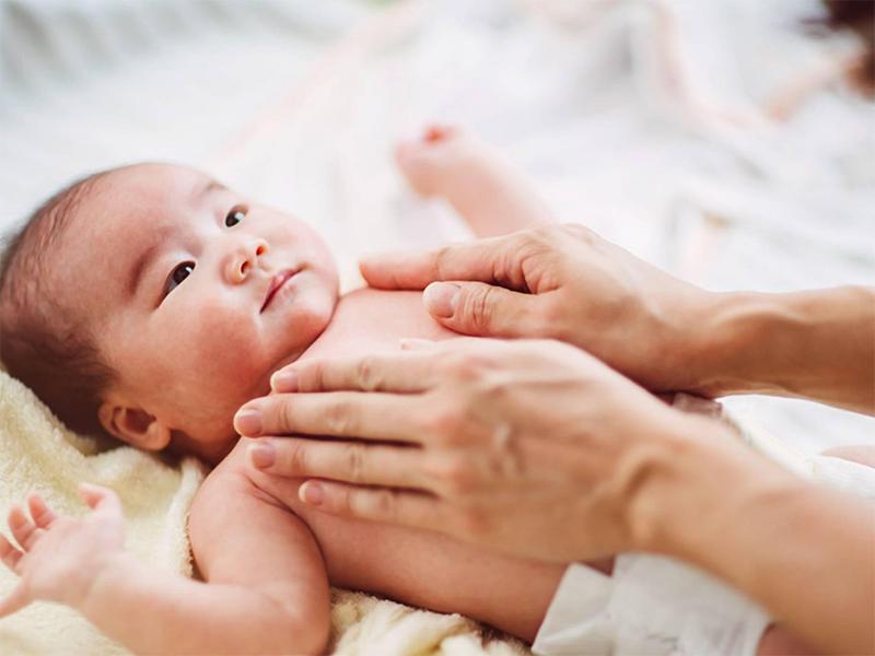 一两个月的婴儿怎么带,两个月婴儿都会什么技能