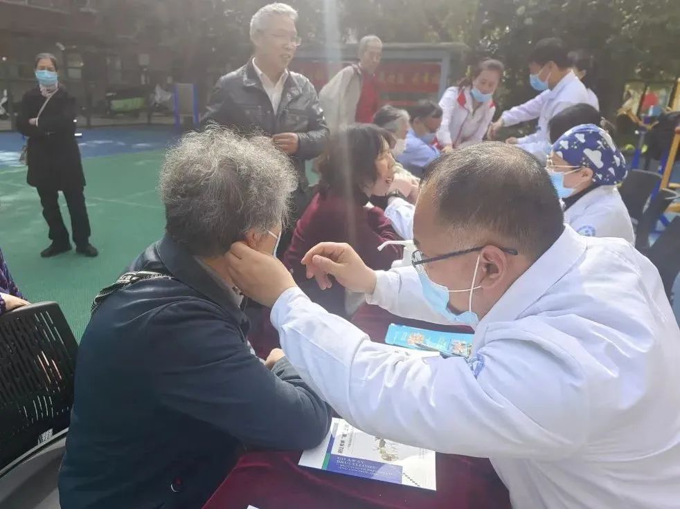 口腔诊所走进社区义诊活动,社区开展口腔义诊活动