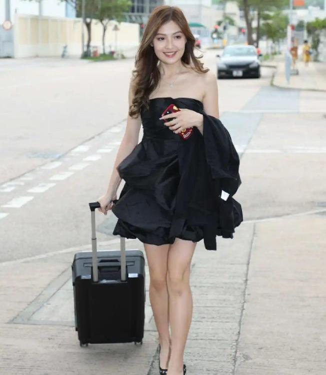 今年被内定的“神颜港姐冠军”，火辣到网友集体破防：港娱有救了